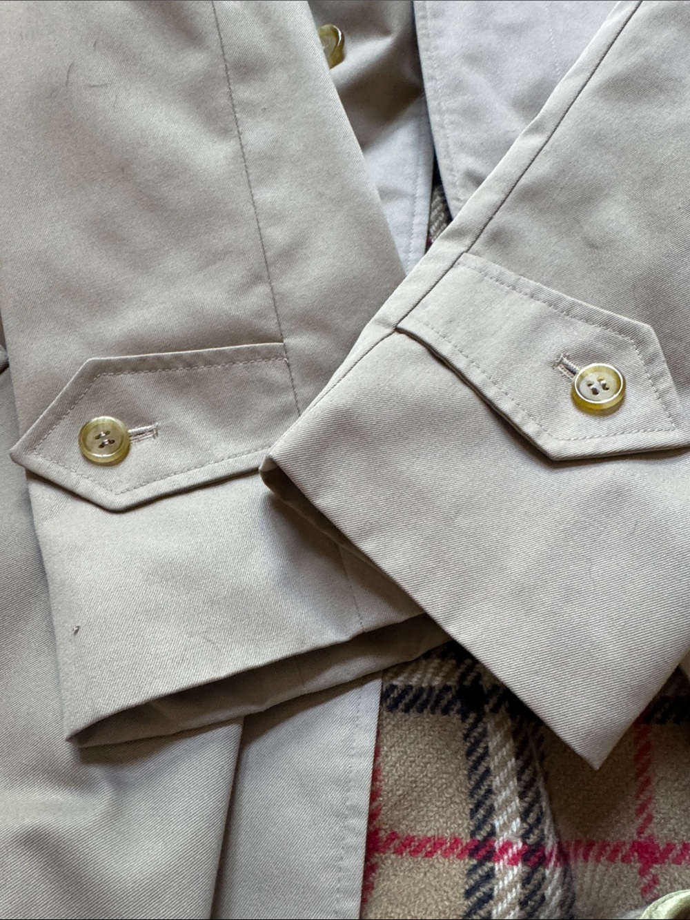 Burberry Beige Trench Coat with Check Lining - Picture 8 of 9